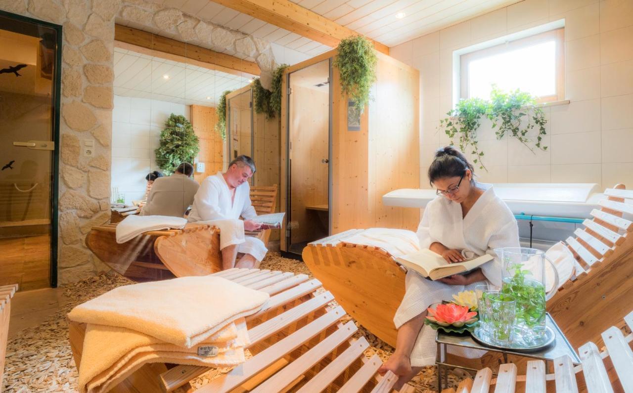 Hotel & Restaurant Gruener Baum - Die Gruene Oase Am Feldberg Feldberg  Dış mekan fotoğraf