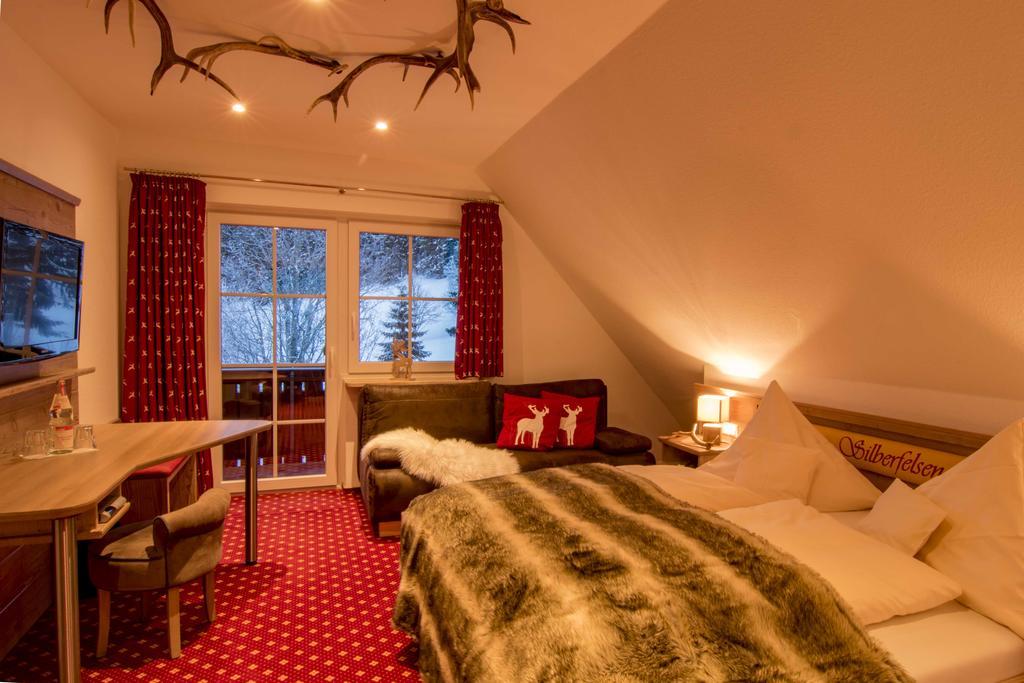 Hotel & Restaurant Gruener Baum - Die Gruene Oase Am Feldberg Feldberg  Dış mekan fotoğraf