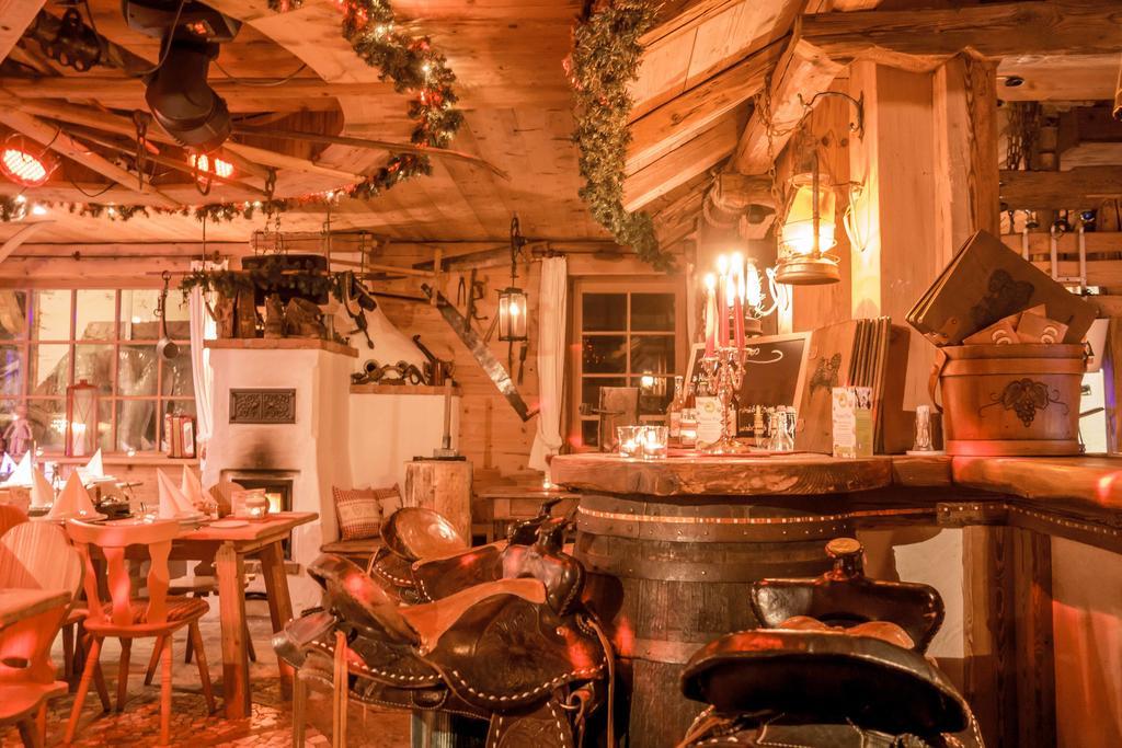 Hotel & Restaurant Gruener Baum - Die Gruene Oase Am Feldberg Feldberg  Dış mekan fotoğraf