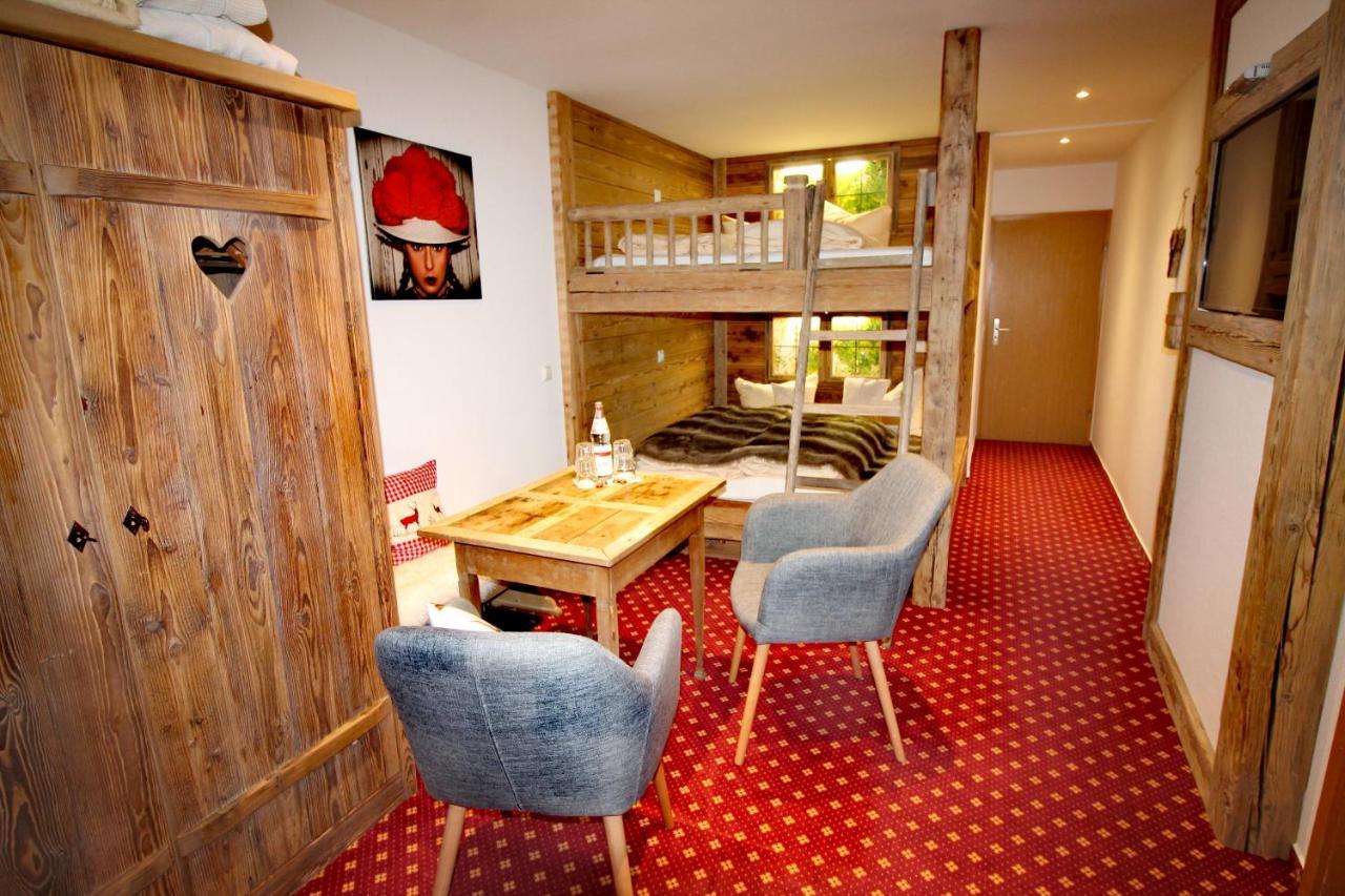 Hotel & Restaurant Gruener Baum - Die Gruene Oase Am Feldberg Feldberg  Dış mekan fotoğraf